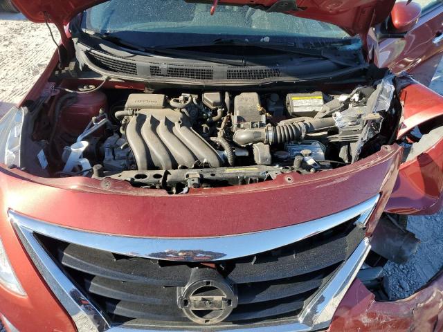  NISSAN VERSA 2017 Червоний