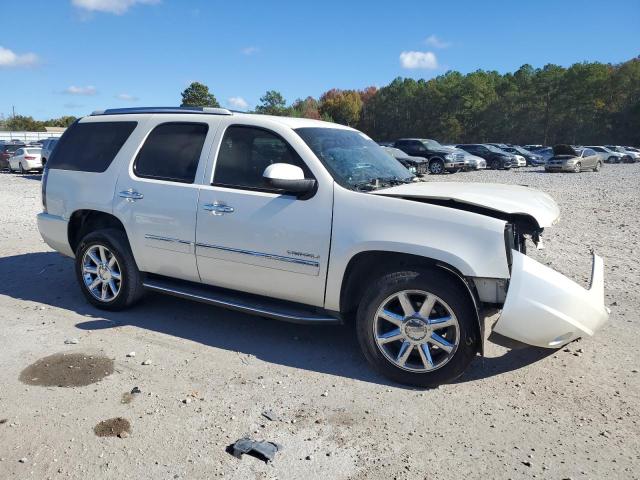 Паркетники GMC YUKON 2012 Білий
