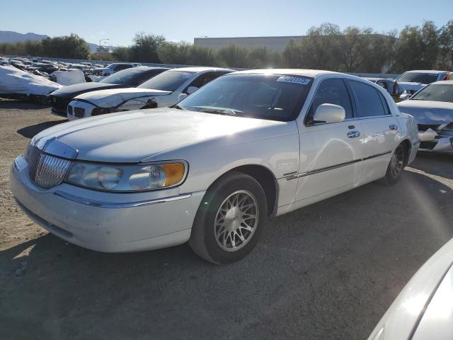 2001 Lincoln Town Car Signature