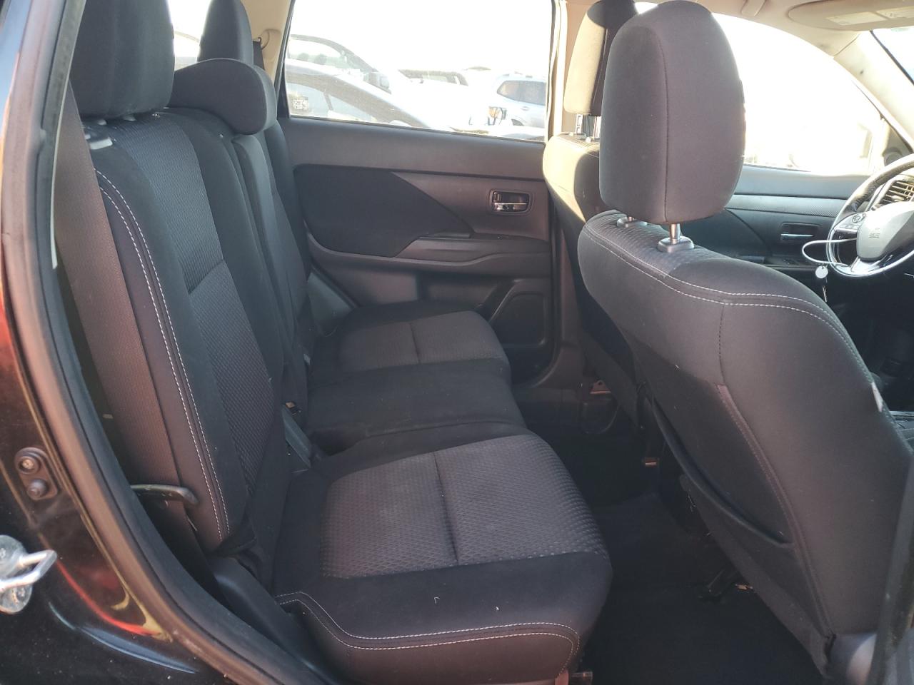 JA4AD2A36GZ048244 2016 Mitsubishi Outlander Es