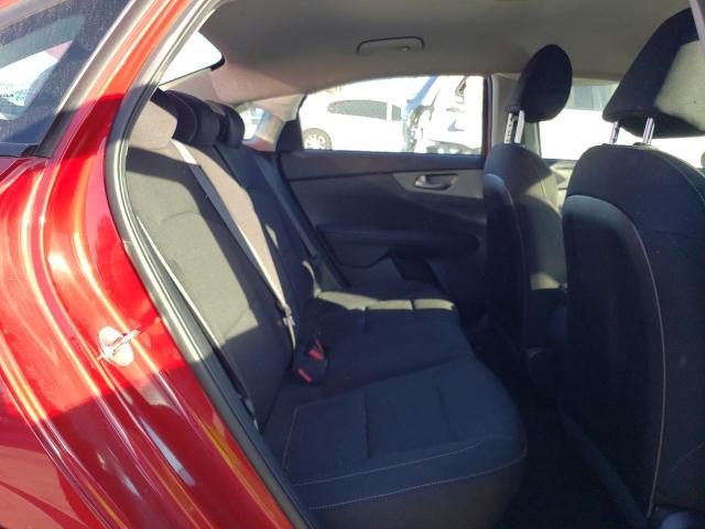 3KPF24AD4ME405823 KIA FORTE FE