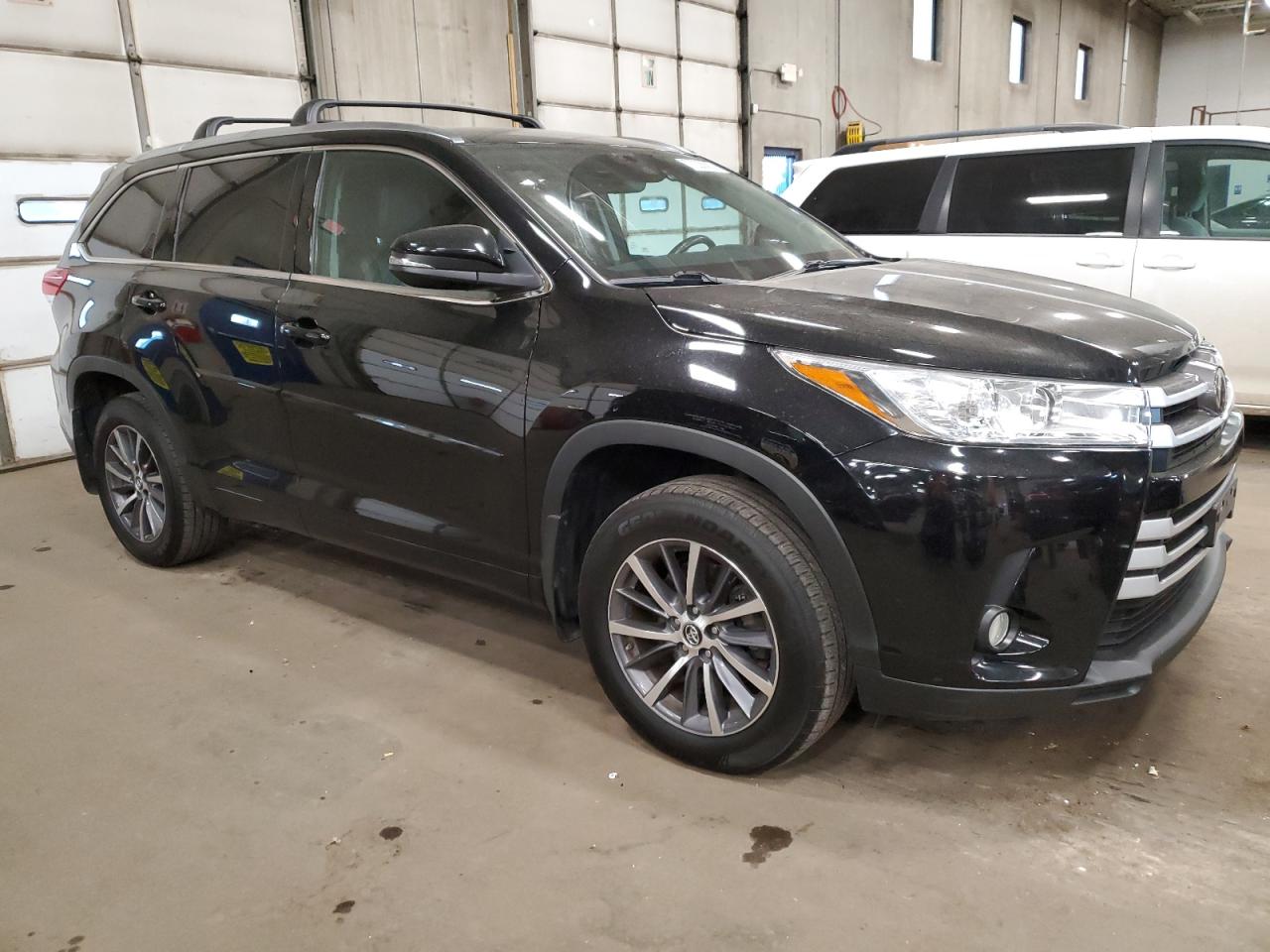 2018 Toyota Highlander Se vin: 5TDJZRFH3JS525628