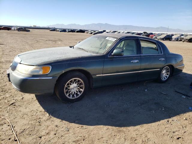 2001 Lincoln Town Car Signature