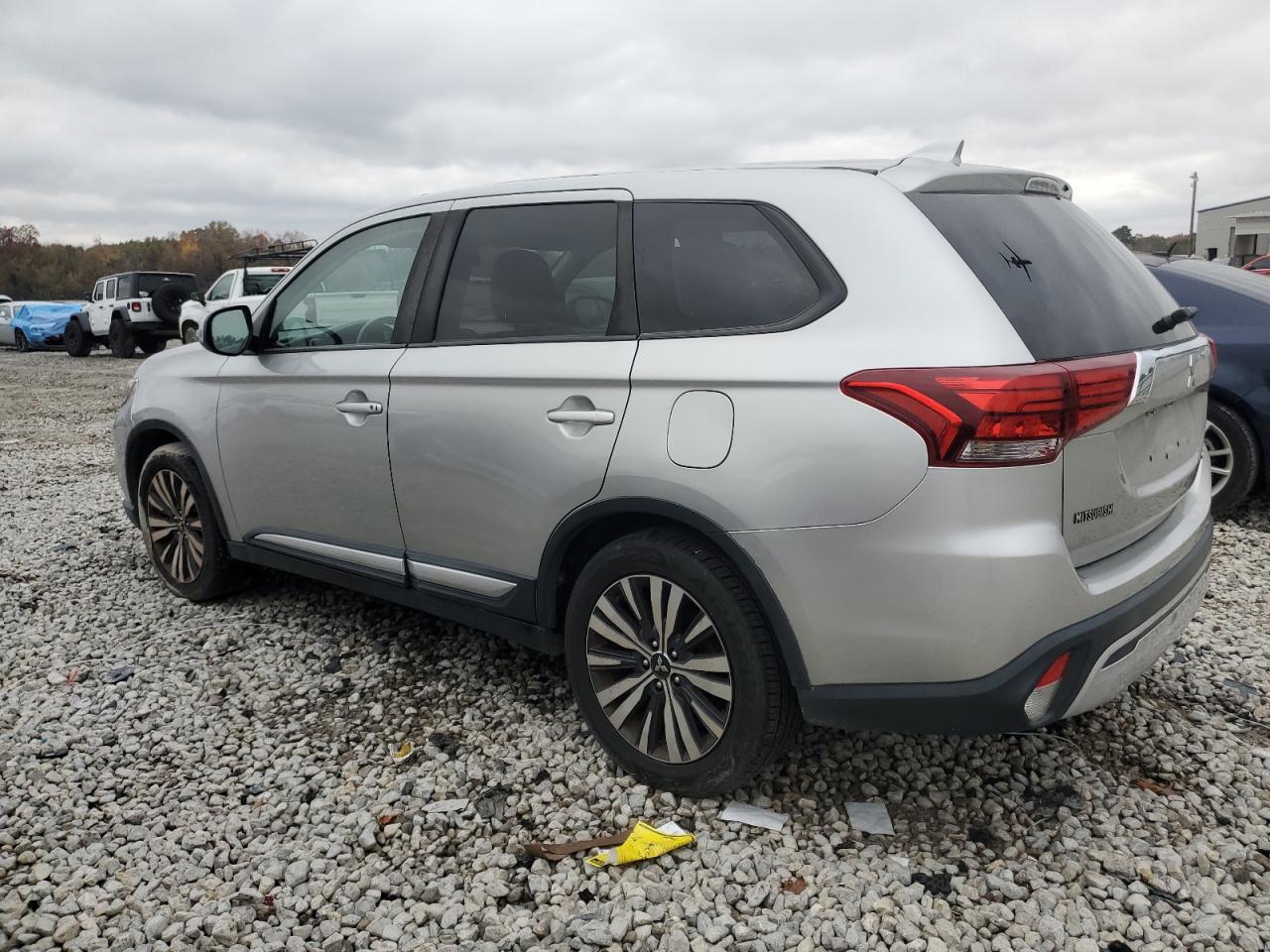 JA4AD3A38KZ043111 2019 Mitsubishi Outlander Se