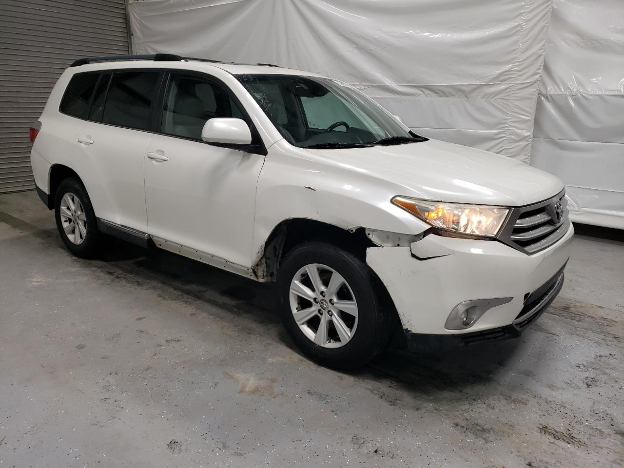 2012 Toyota Highlander Base vin: 5TDBK3EH3CS147577