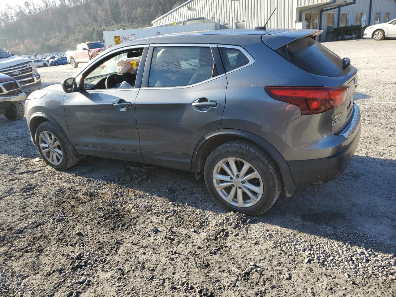 JN1BJ1CR4JW286944 2018 Nissan Rogue Sport S