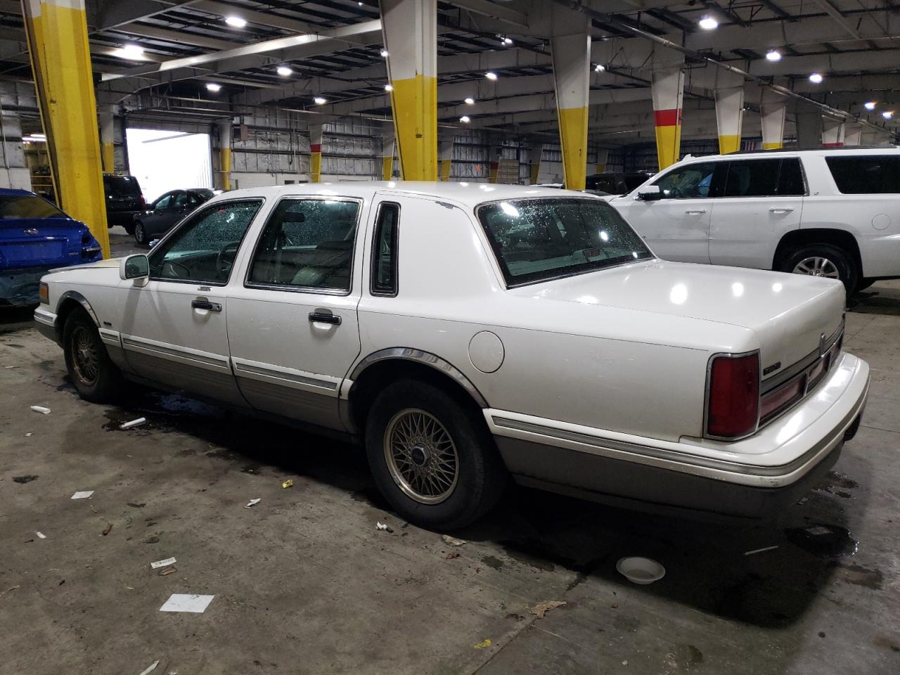 1LNLM82W0TY671333 1996 Lincoln Town Car Signature