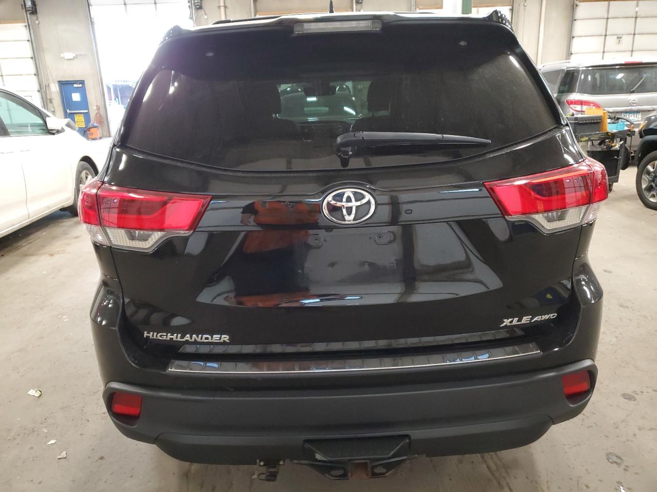 2018 Toyota Highlander Se vin: 5TDJZRFH3JS525628