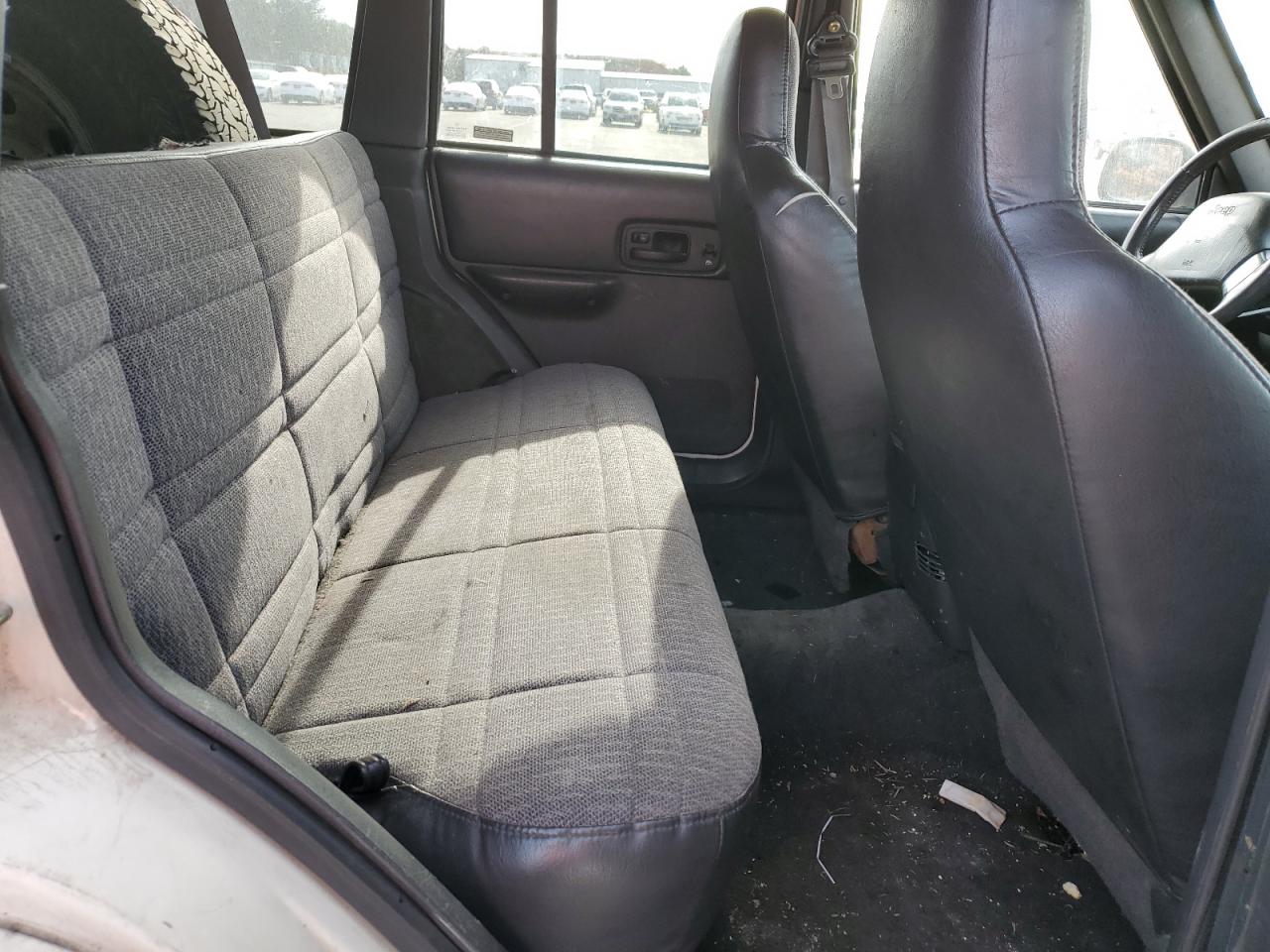 1J4FF48S7YL108089 2000 Jeep Cherokee Sport