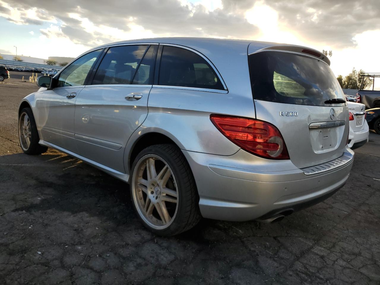 4JGCB75E17A043069 2007 Mercedes-Benz R 500