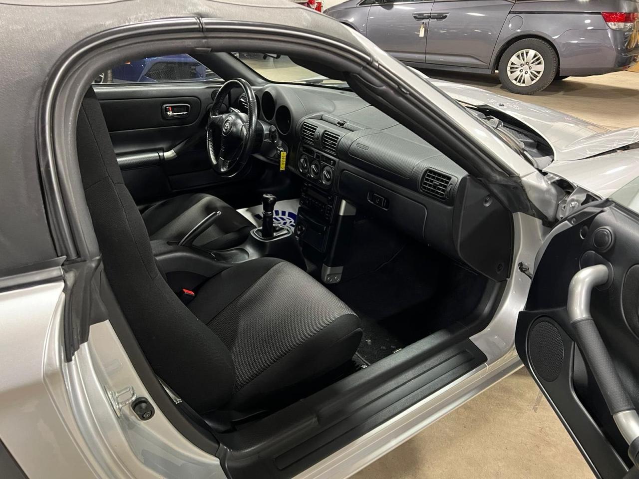 JTDFR320810040679 2001 Toyota Mr2 Spyder