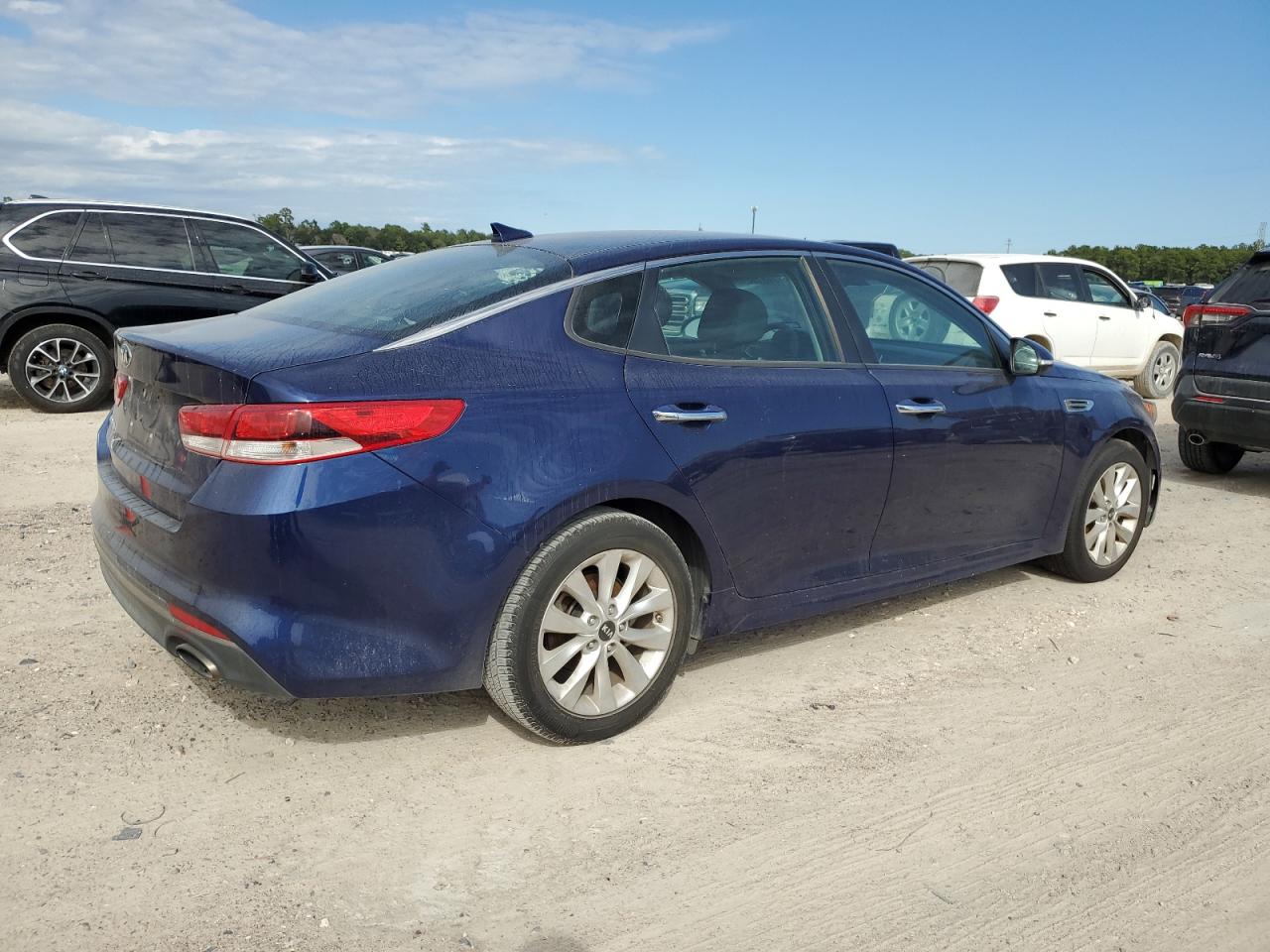 5XXGT4L3XHG140229 2017 Kia Optima Lx