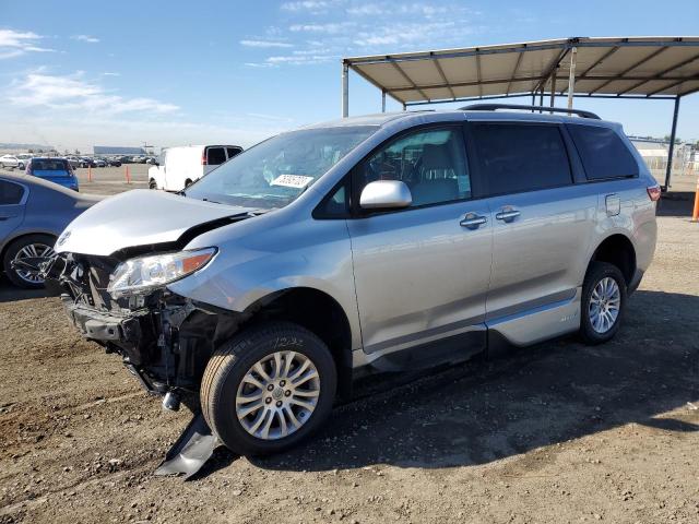 2017 Toyota Sienna XLE