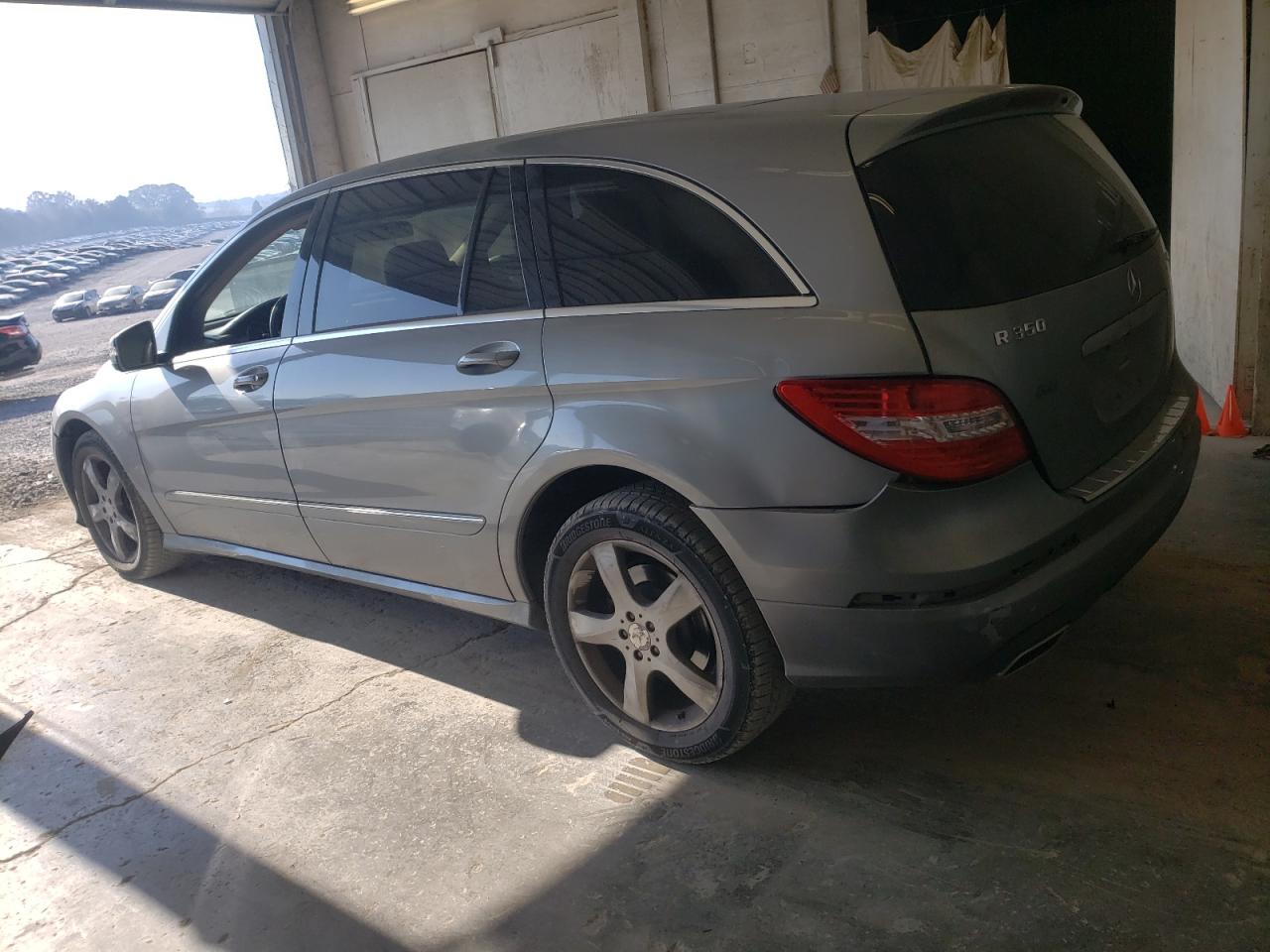 4JGCB6FE6BA118057 2011 Mercedes-Benz R 350 4Matic