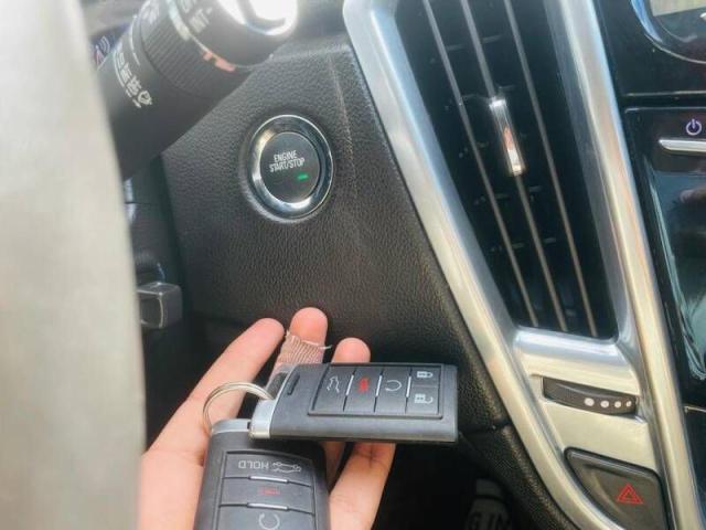Паркетники CADILLAC SRX 2013 Чорний