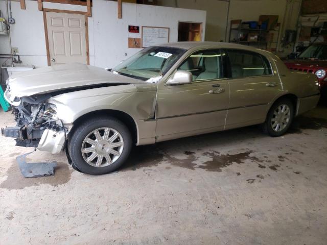 2011 Lincoln Town Car Signature Limited