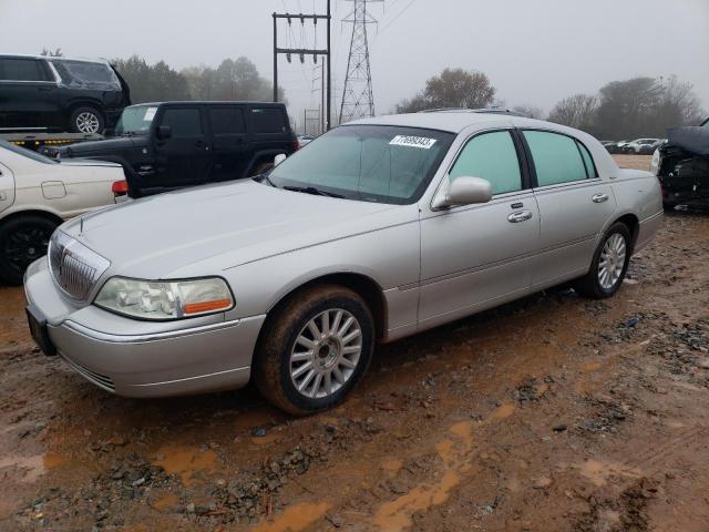 2005 Lincoln Town Car Signature