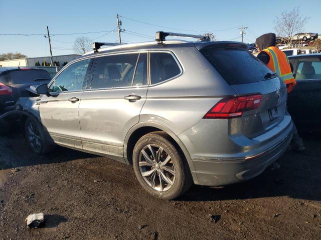 3VV2B7AX3NM097496 Volkswagen Tiguan SE 2