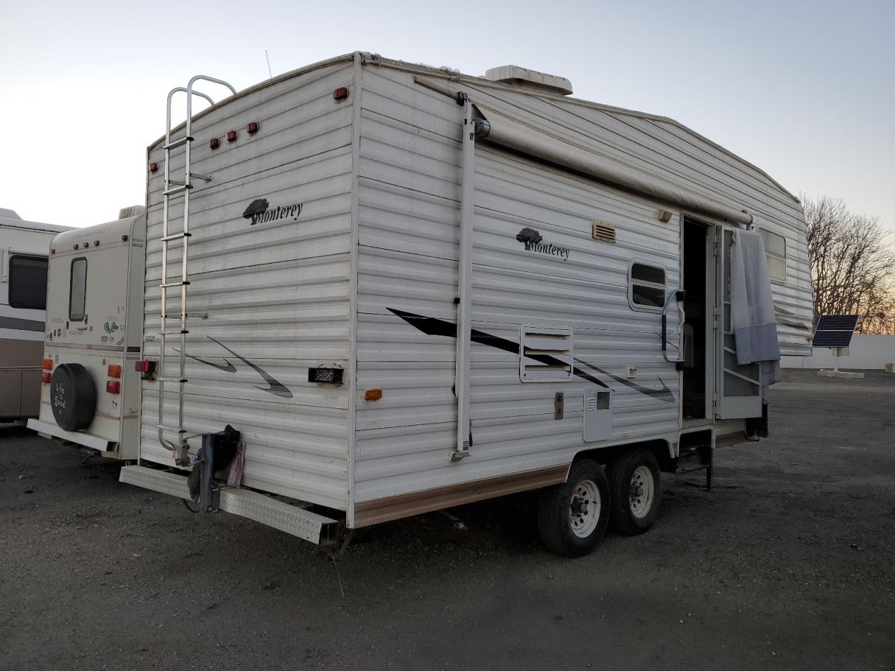 Lot #3006379106 2004 MONT 5TH WHEEL