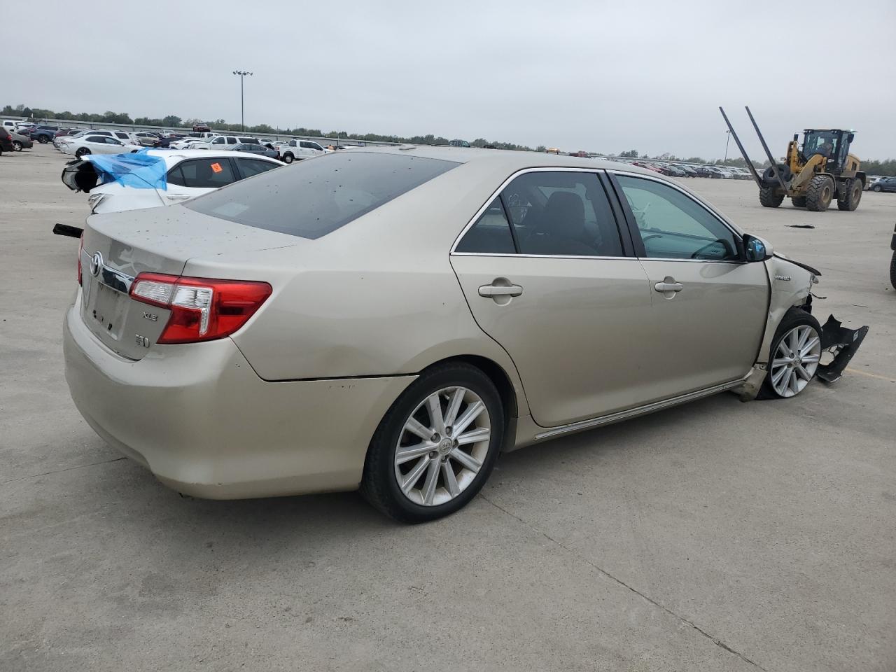 Lot #2970024920 2013 TOYOTA CAMRY HYBR