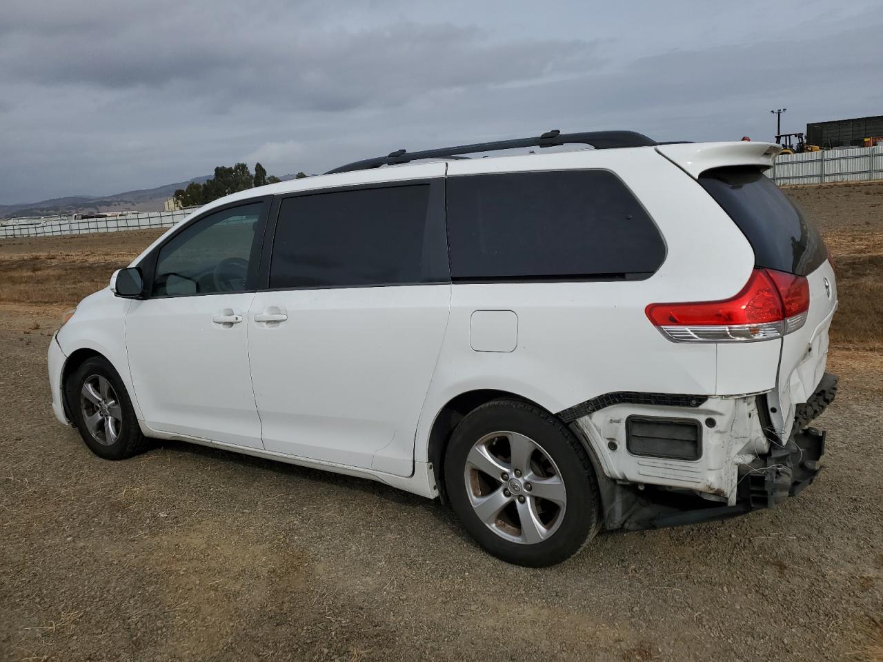 Lot #3024960416 2014 TOYOTA SIENNA LE