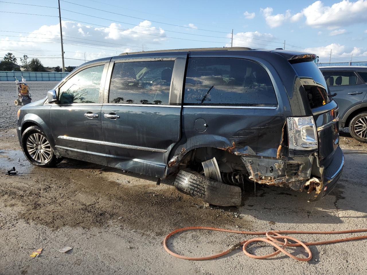 Lot #2996566829 2013 CHRYSLER TOWN & COU