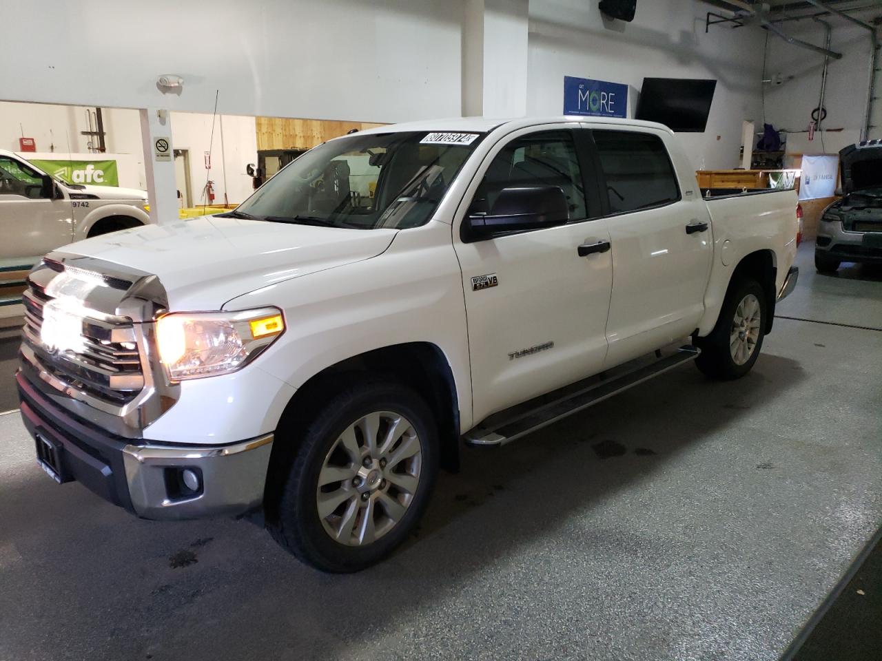 TOYOTA TUNDRA CREWMAX SR5