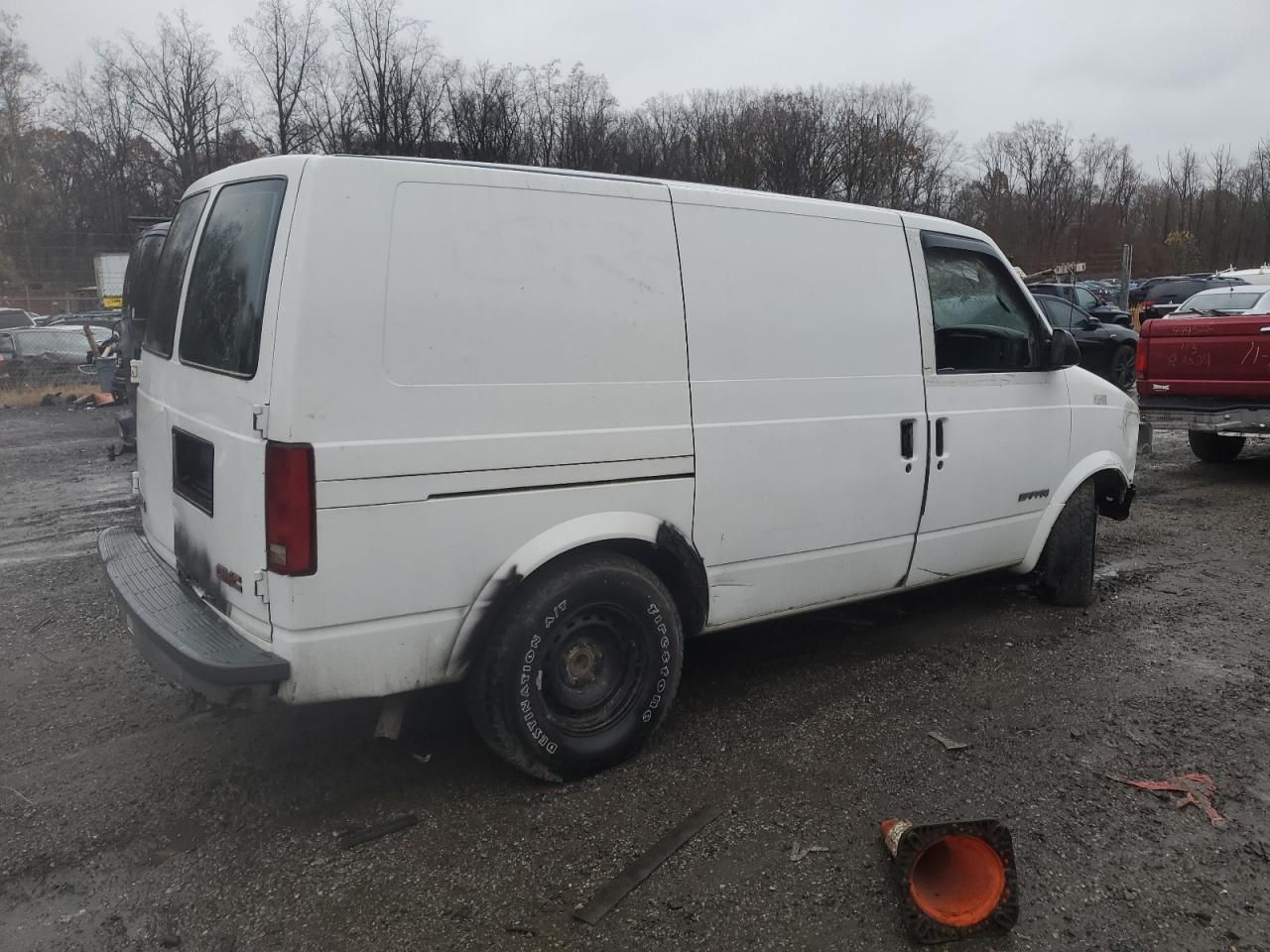 Lot #2996708918 1999 GMC SAFARI XT