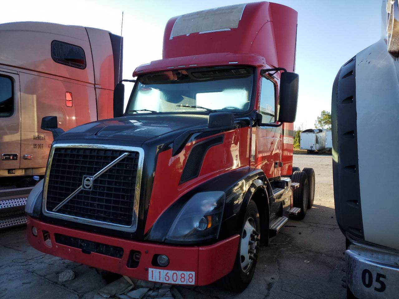 Lot #2996176386 2016 VOLVO VN VNL