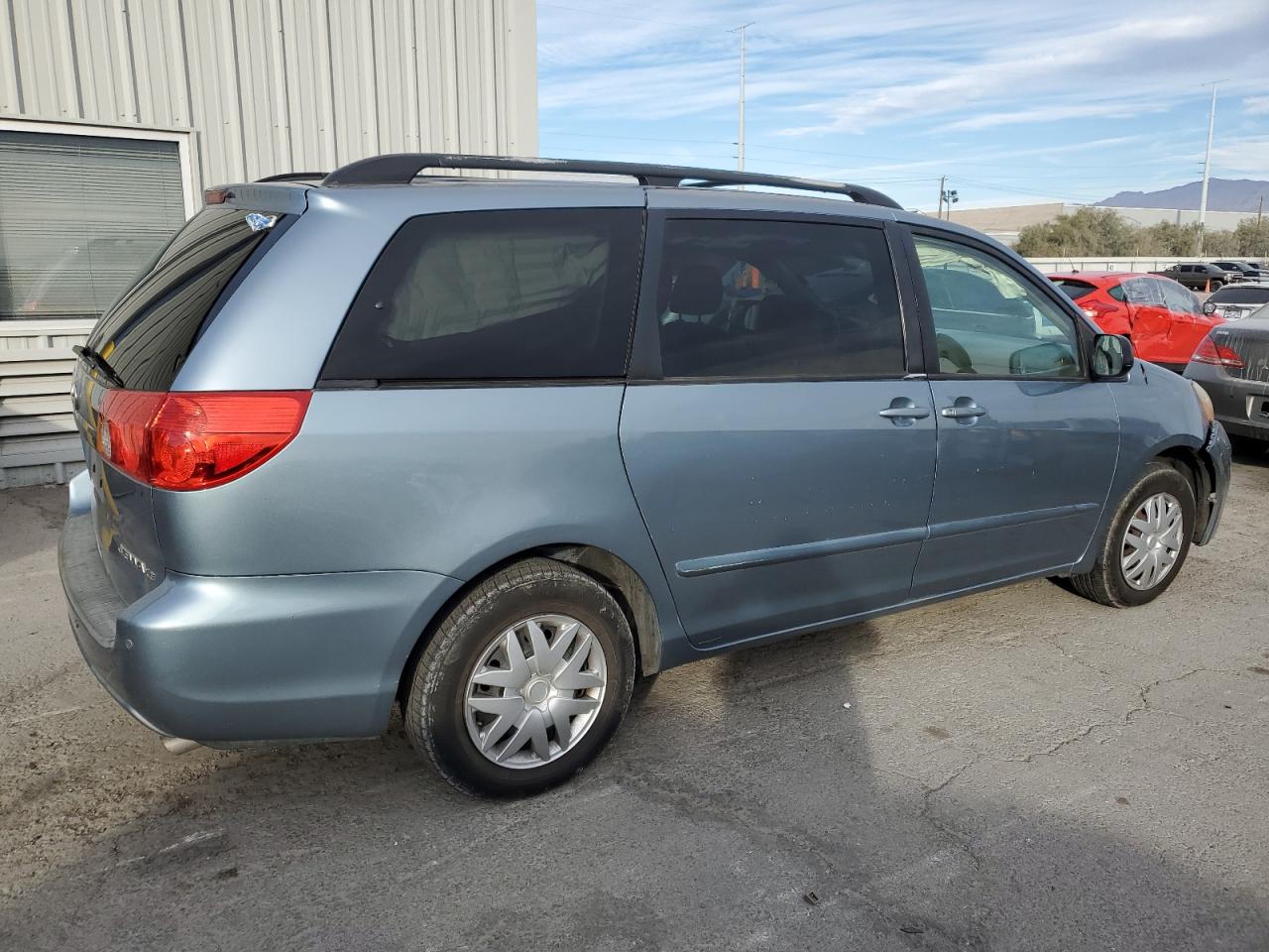 Lot #2996591571 2010 TOYOTA SIENNA CE