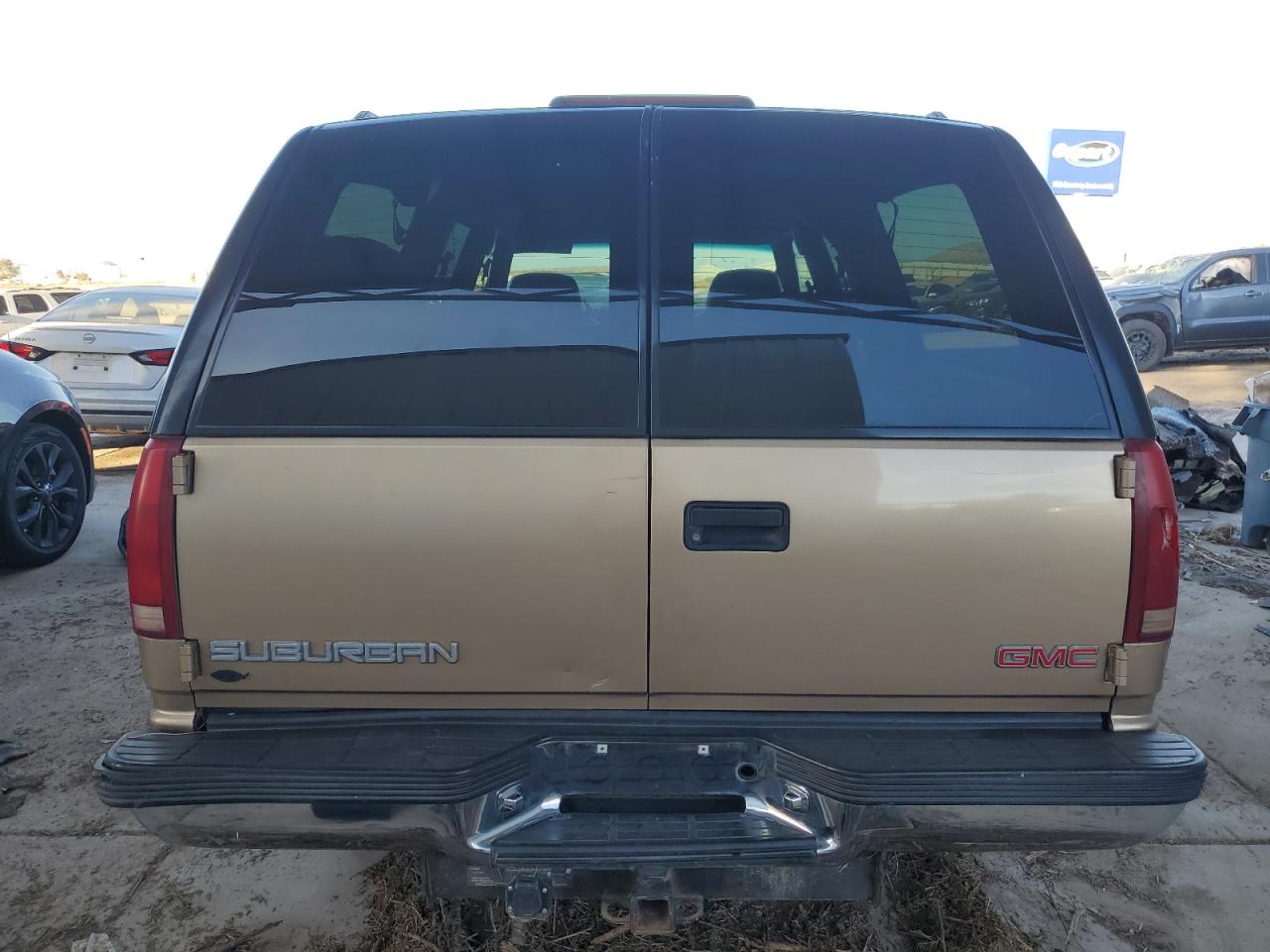 Lot #3033289801 1999 GMC SUBURBAN K