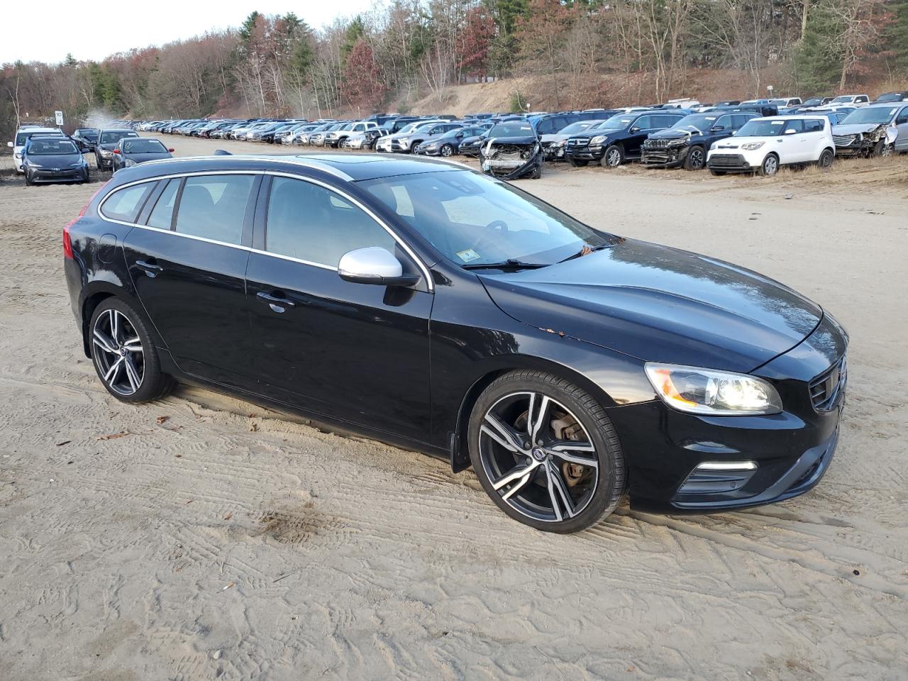 Lot #3024183798 2017 VOLVO V60 T6 R-D