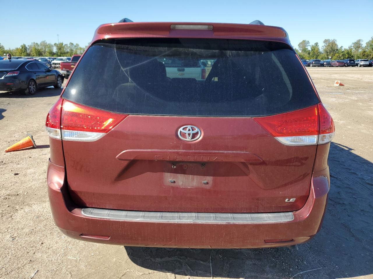 Lot #3009079369 2013 TOYOTA SIENNA LE