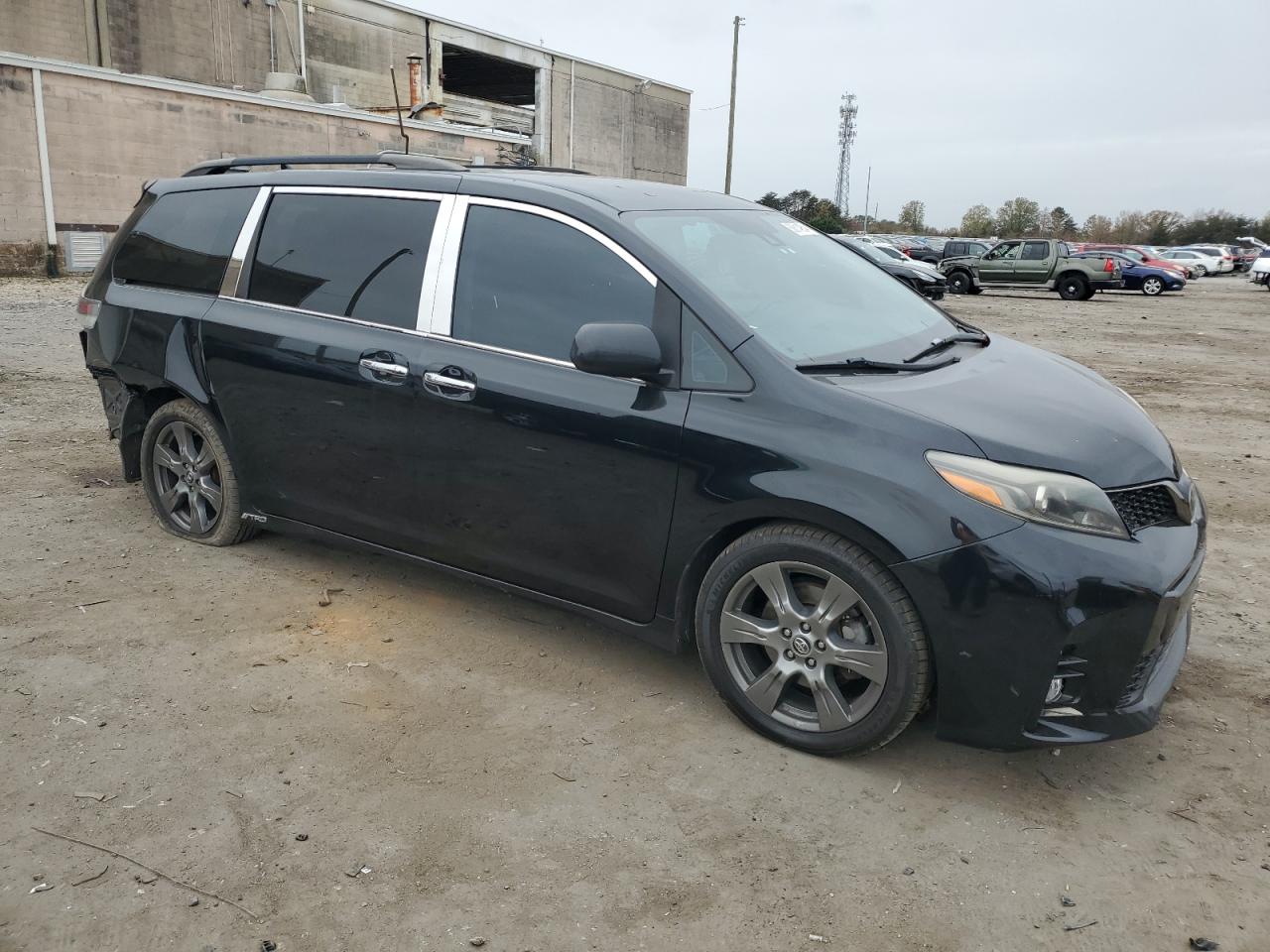 Lot #3030545481 2018 TOYOTA SIENNA SE