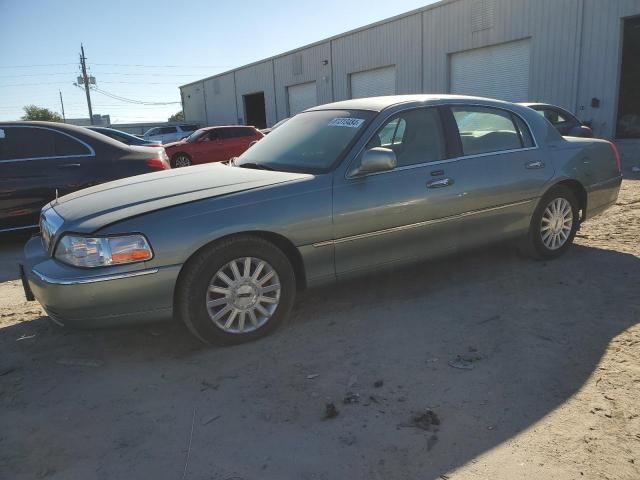 LINCOLN TOWN CAR E 2004 green sedan 4d gas 1LNHM81W34Y667253 photo #1