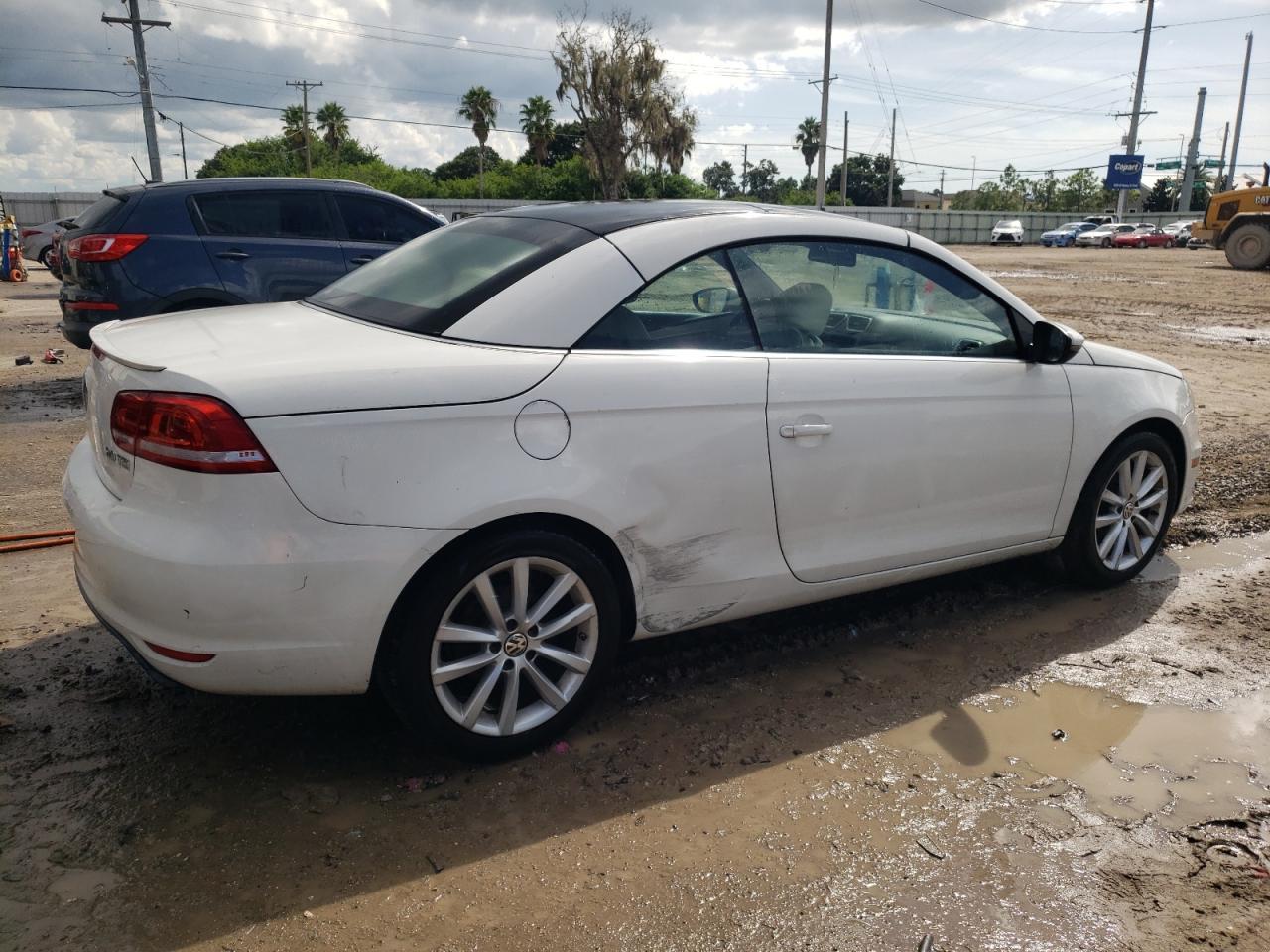 Lot #2972116152 2012 VOLKSWAGEN EOS KOMFOR