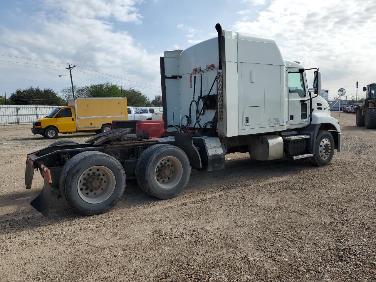 Lot #2971957051 2014 MACK 600 CXU600