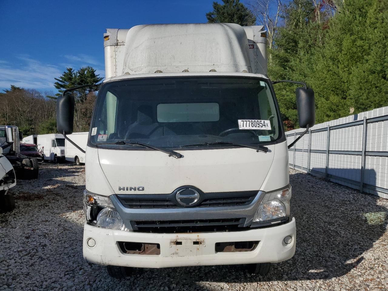 Lot #2952931757 2019 HINO 195