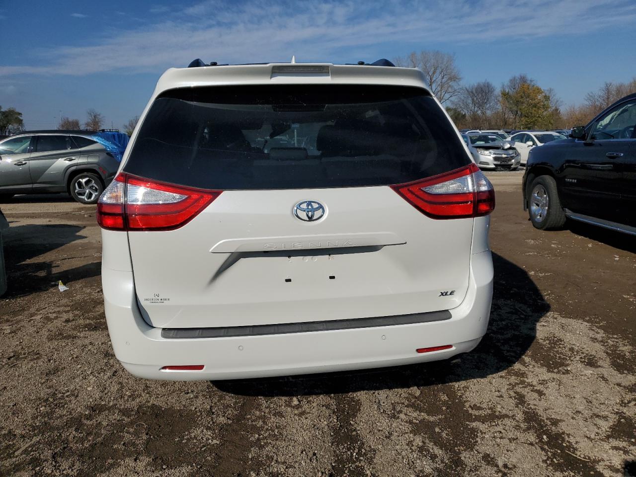 Lot #3020472182 2018 TOYOTA SIENNA VAN