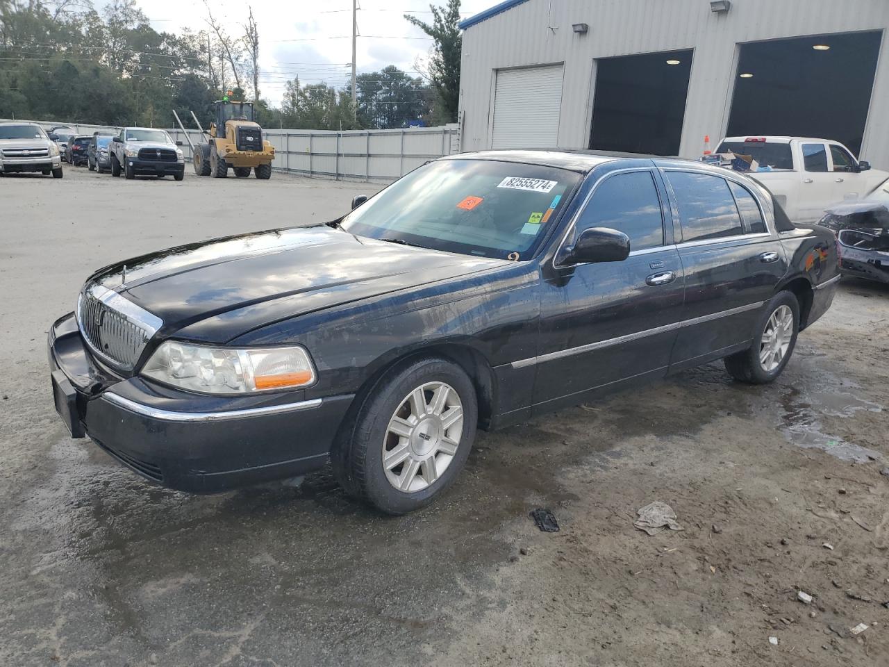 Lot #3020879718 2011 LINCOLN TOWN CAR E