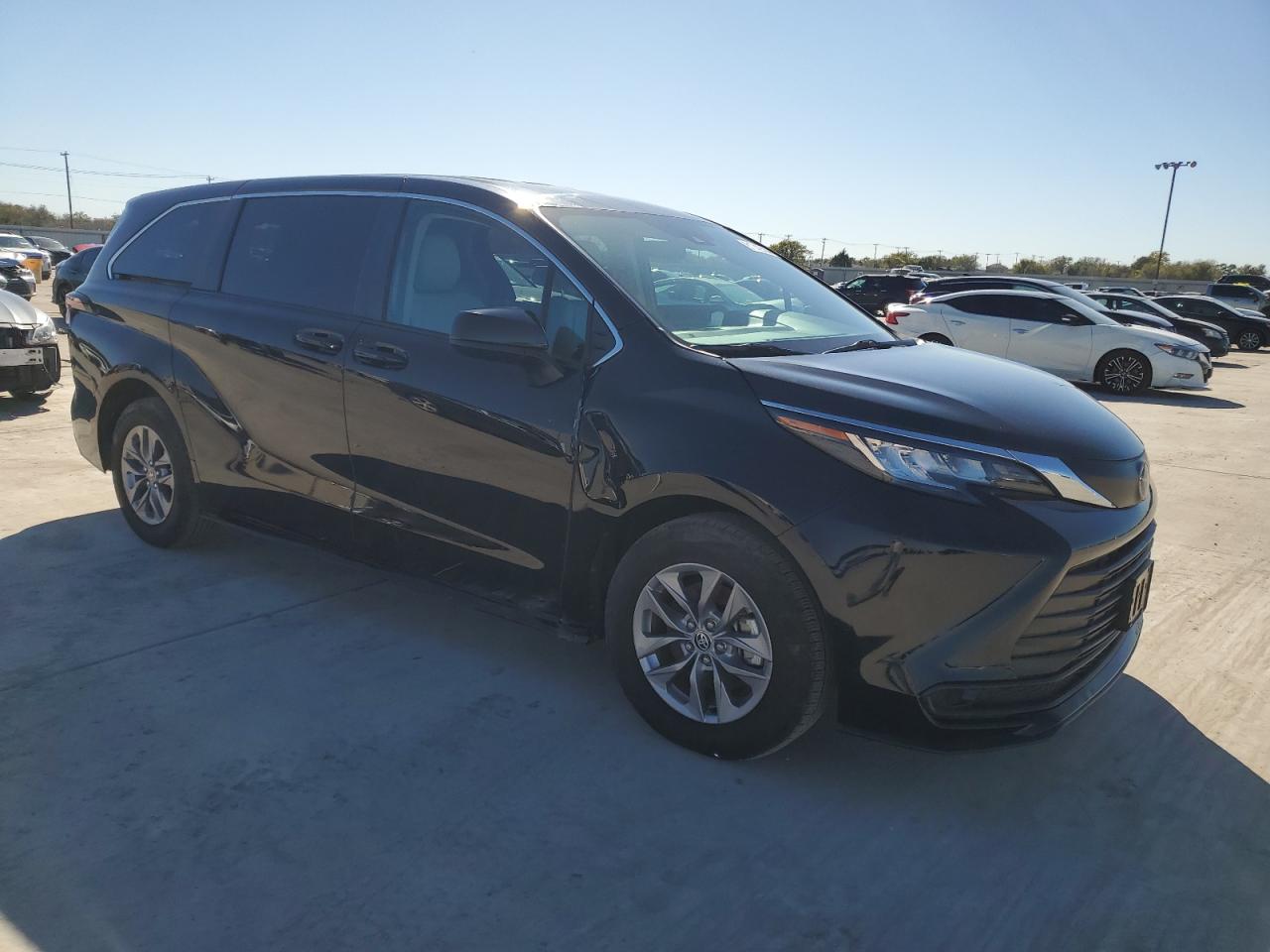 Lot #2990926308 2023 TOYOTA SIENNA LE