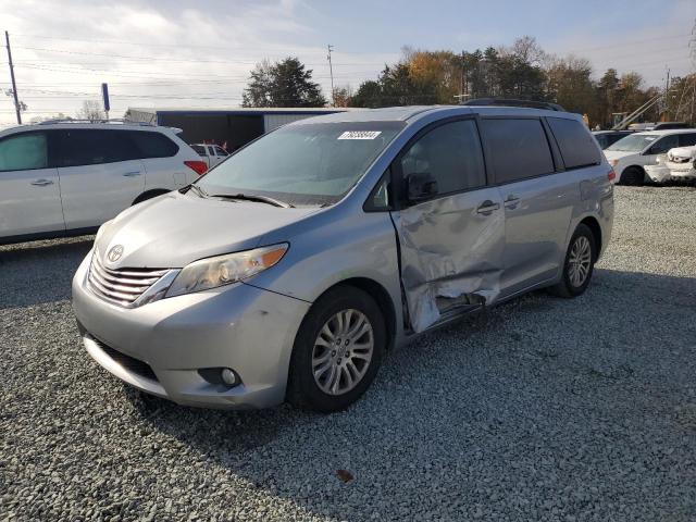 2014 TOYOTA SIENNA XLE 2014