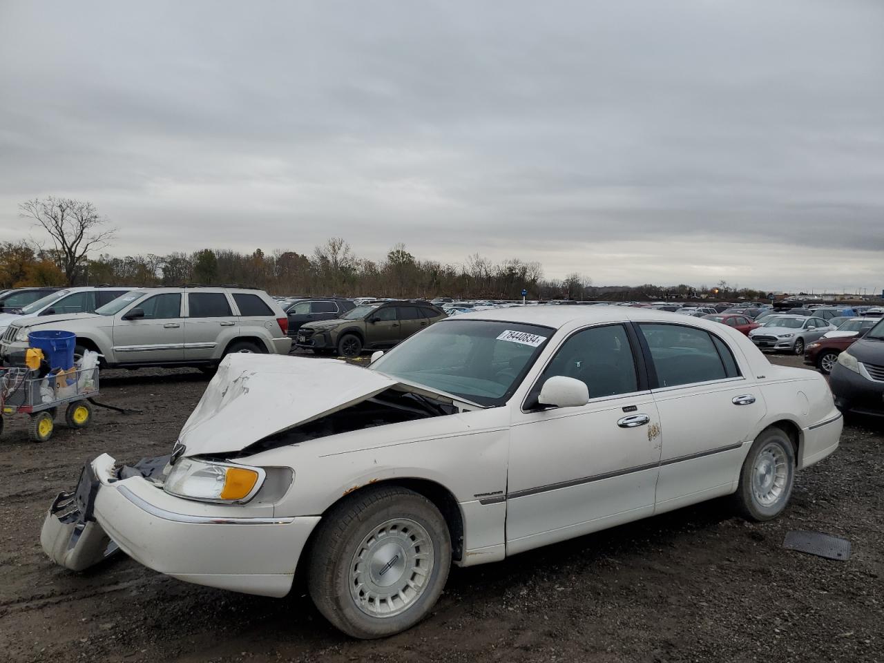 Lot #2969720278 1999 LINCOLN TOWN CAR E