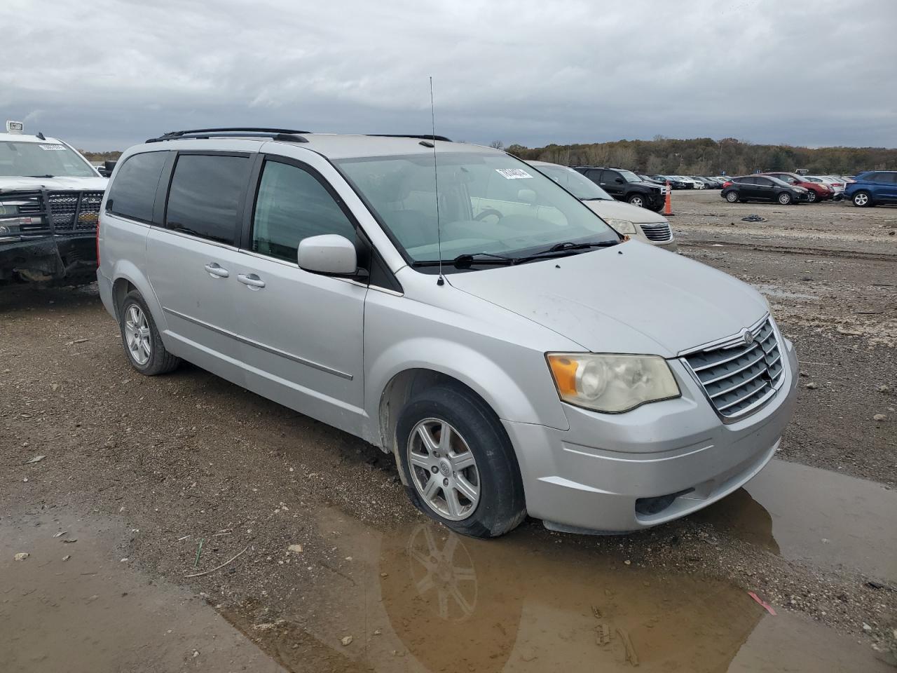 Lot #2954617810 2010 CHRYSLER TOWN & COU