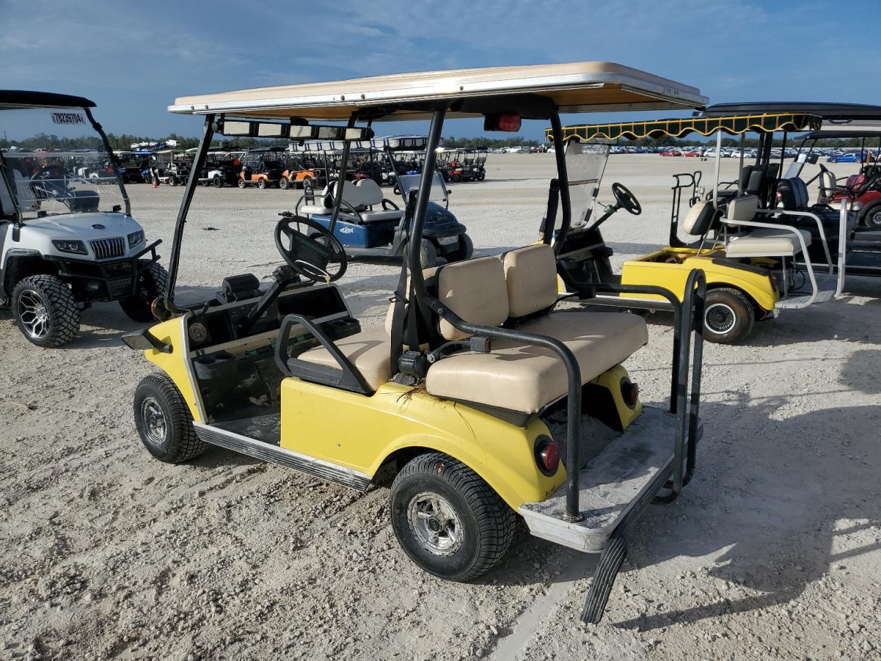 Lot #2993640481 2005 GOLF CART