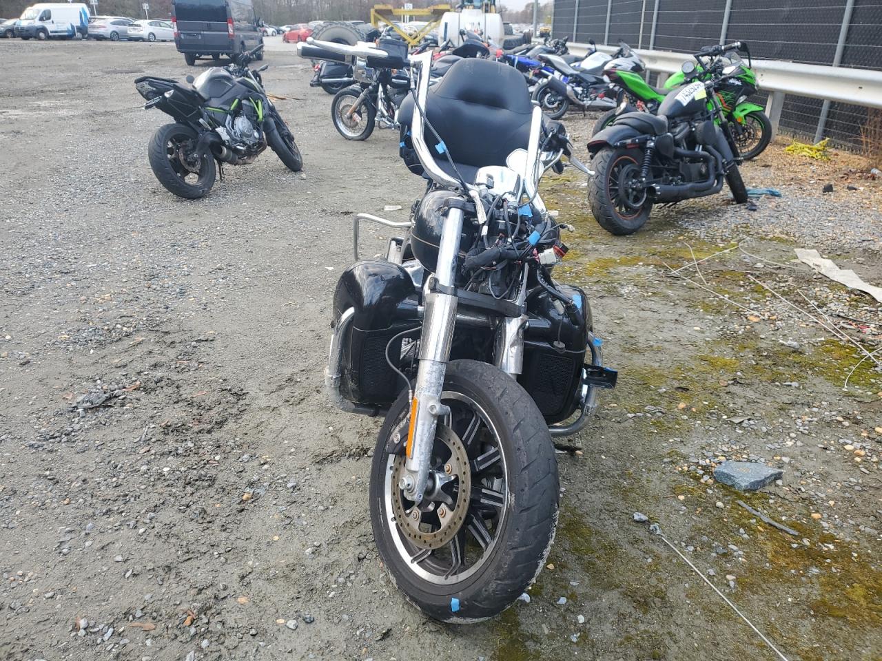 Lot #2991396856 2017 HARLEY-DAVIDSON FLHTKL ULT