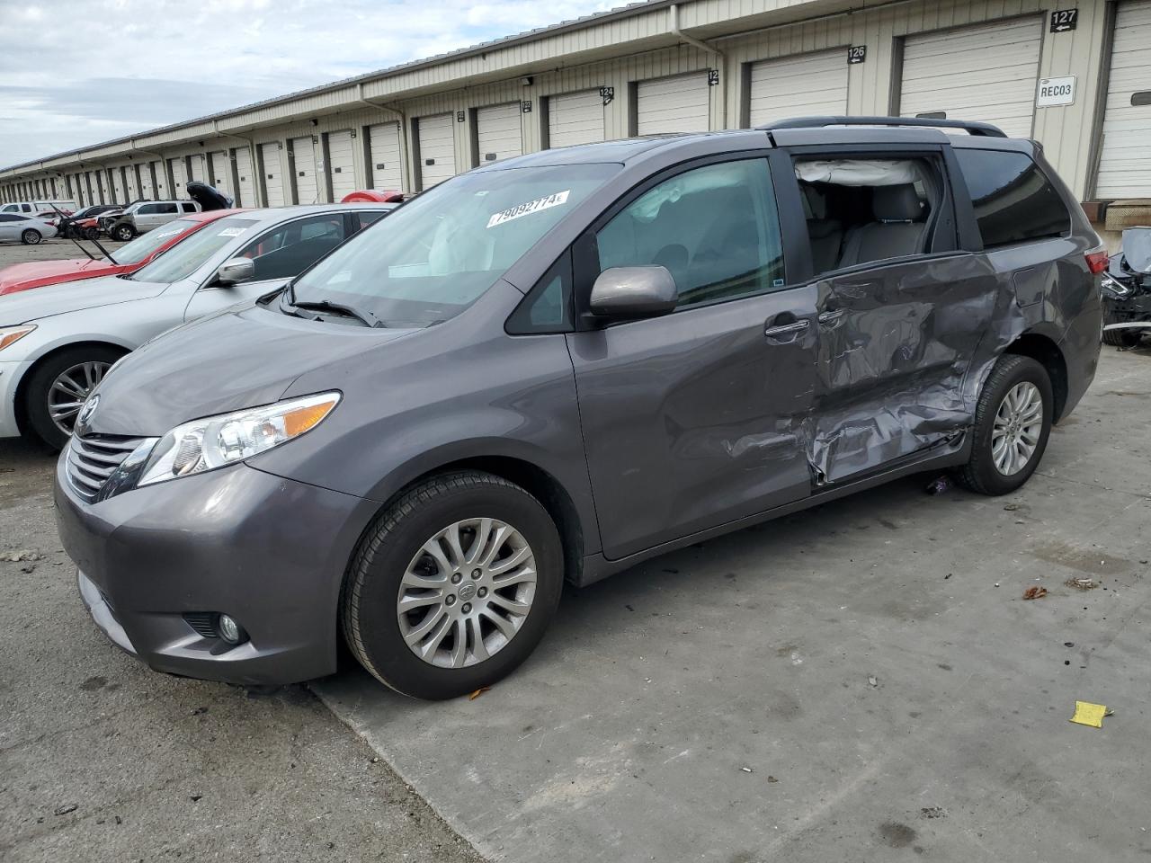 Lot #2981261820 2017 TOYOTA SIENNA XLE