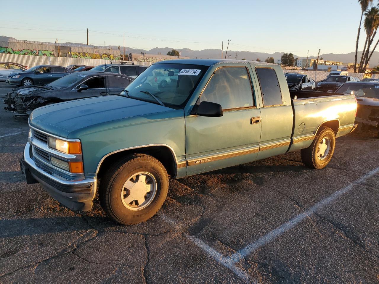 Lot #3003917543 1998 CHEVROLET GMT-400 C1