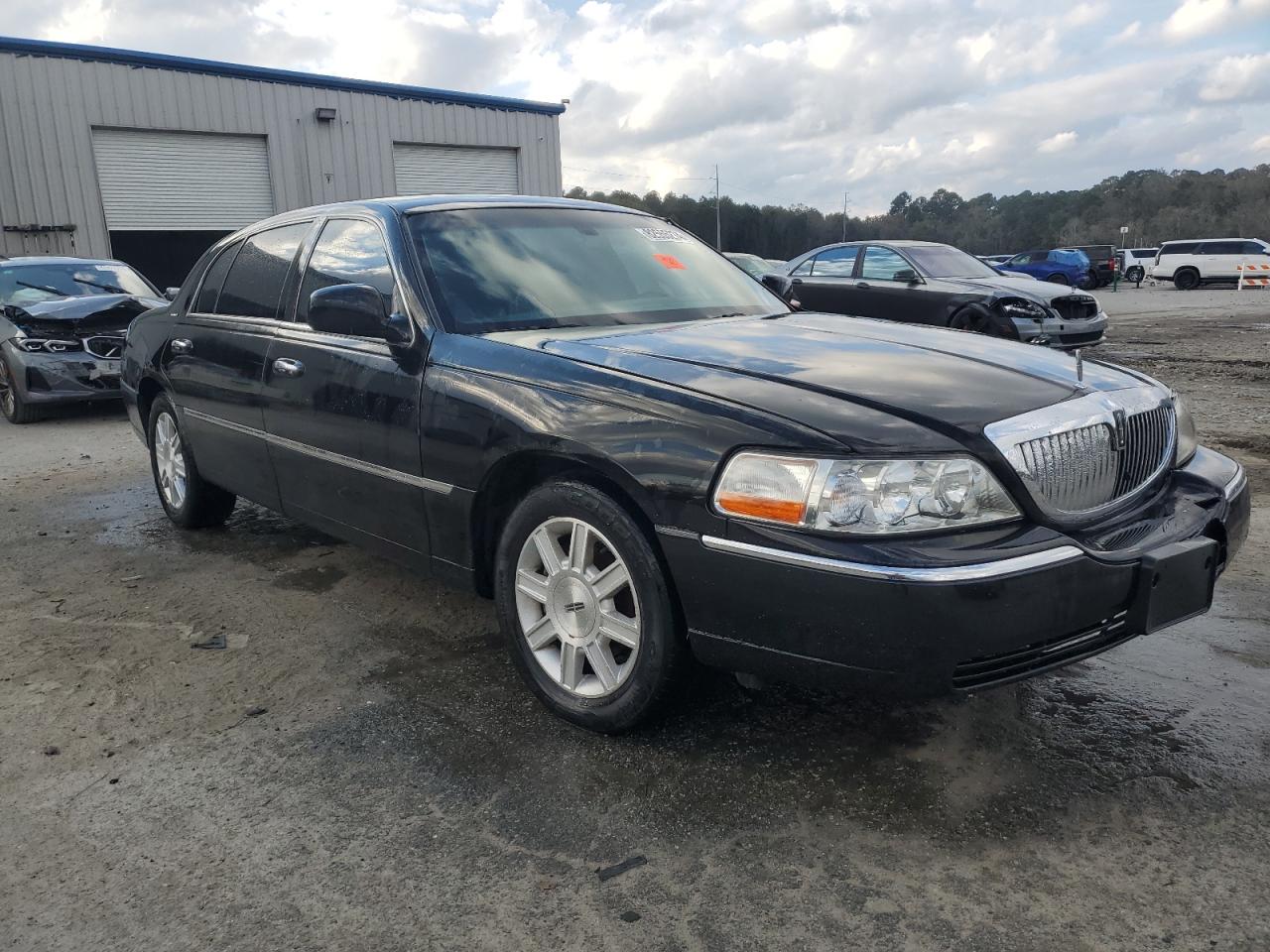 Lot #3020879718 2011 LINCOLN TOWN CAR E