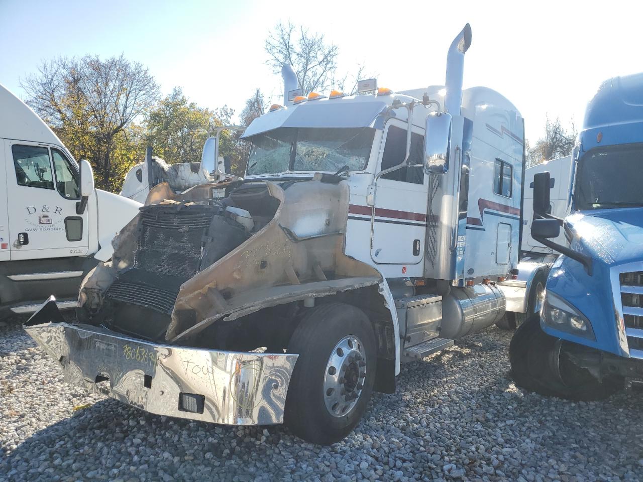 Lot #2972398531 2011 PETERBILT 386